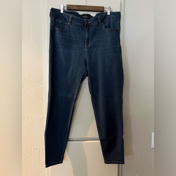 Skinny Jeans - Picture 1 of 6